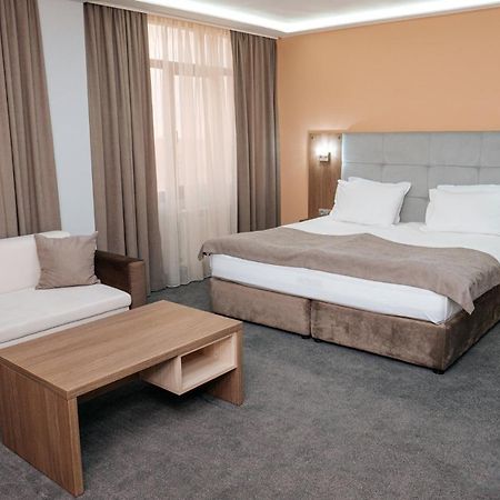 Hotel Tundzha - Renovated! Jamboł Zewnętrze zdjęcie