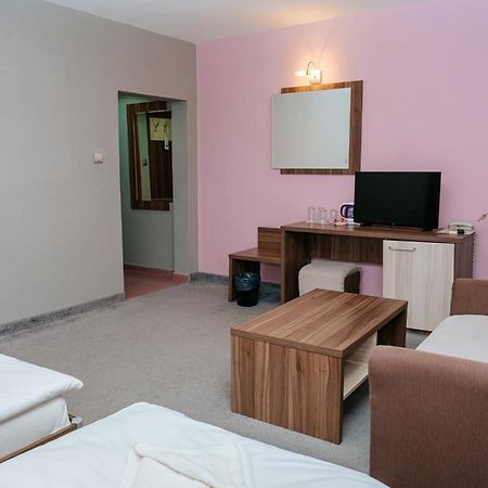 Hotel Tundzha - Renovated! Jamboł Zewnętrze zdjęcie