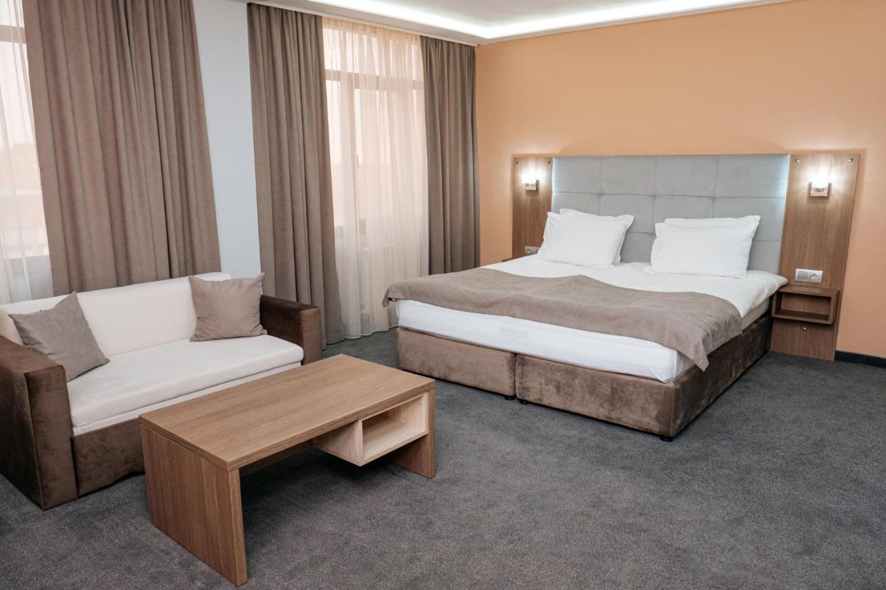 Hotel Tundzha - Renovated! Jamboł Zewnętrze zdjęcie