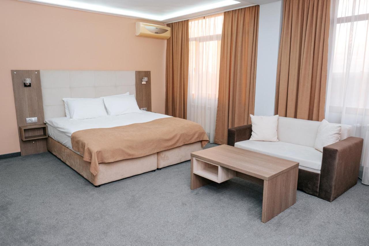 Hotel Tundzha - Renovated! Jamboł Zewnętrze zdjęcie