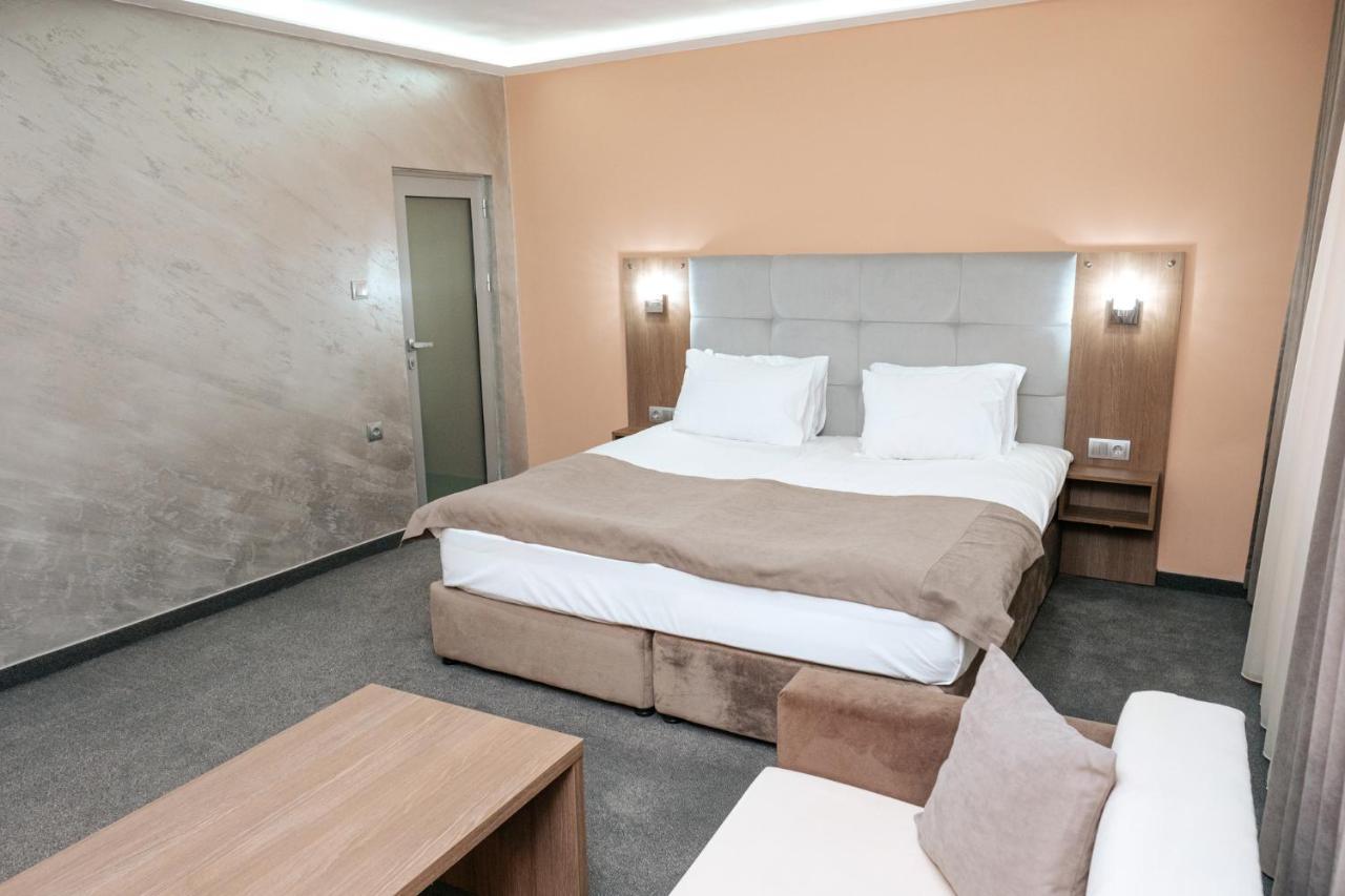 Hotel Tundzha - Renovated! Jamboł Zewnętrze zdjęcie