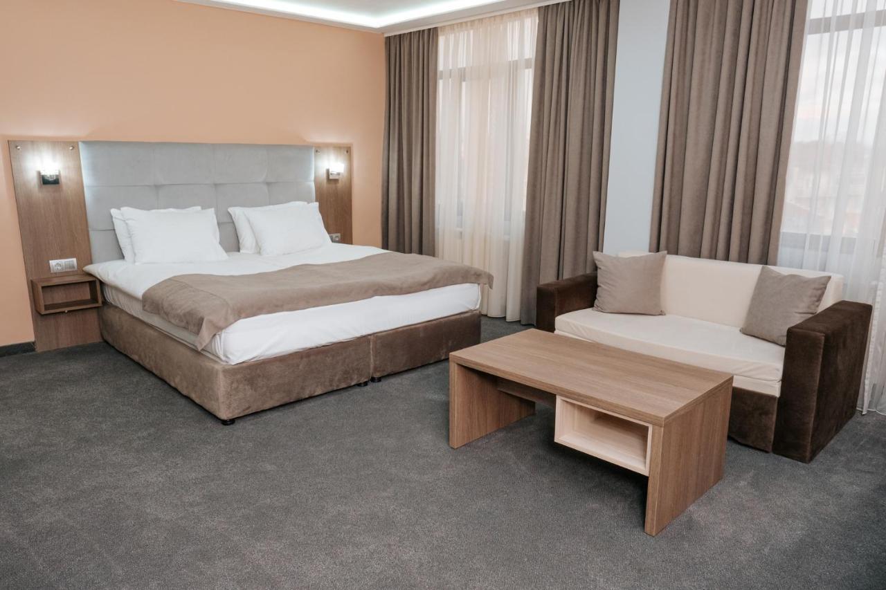 Hotel Tundzha - Renovated! Jamboł Zewnętrze zdjęcie