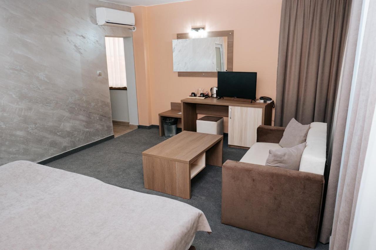 Hotel Tundzha - Renovated! Jamboł Zewnętrze zdjęcie