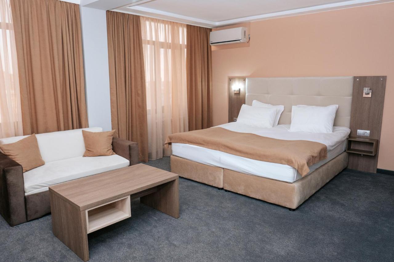 Hotel Tundzha - Renovated! Jamboł Zewnętrze zdjęcie