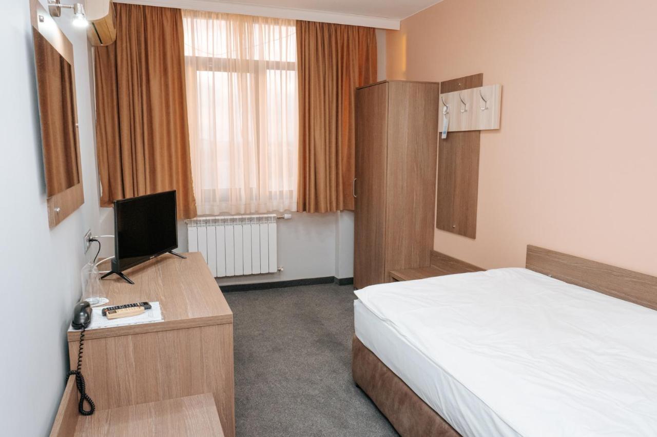 Hotel Tundzha - Renovated! Jamboł Zewnętrze zdjęcie