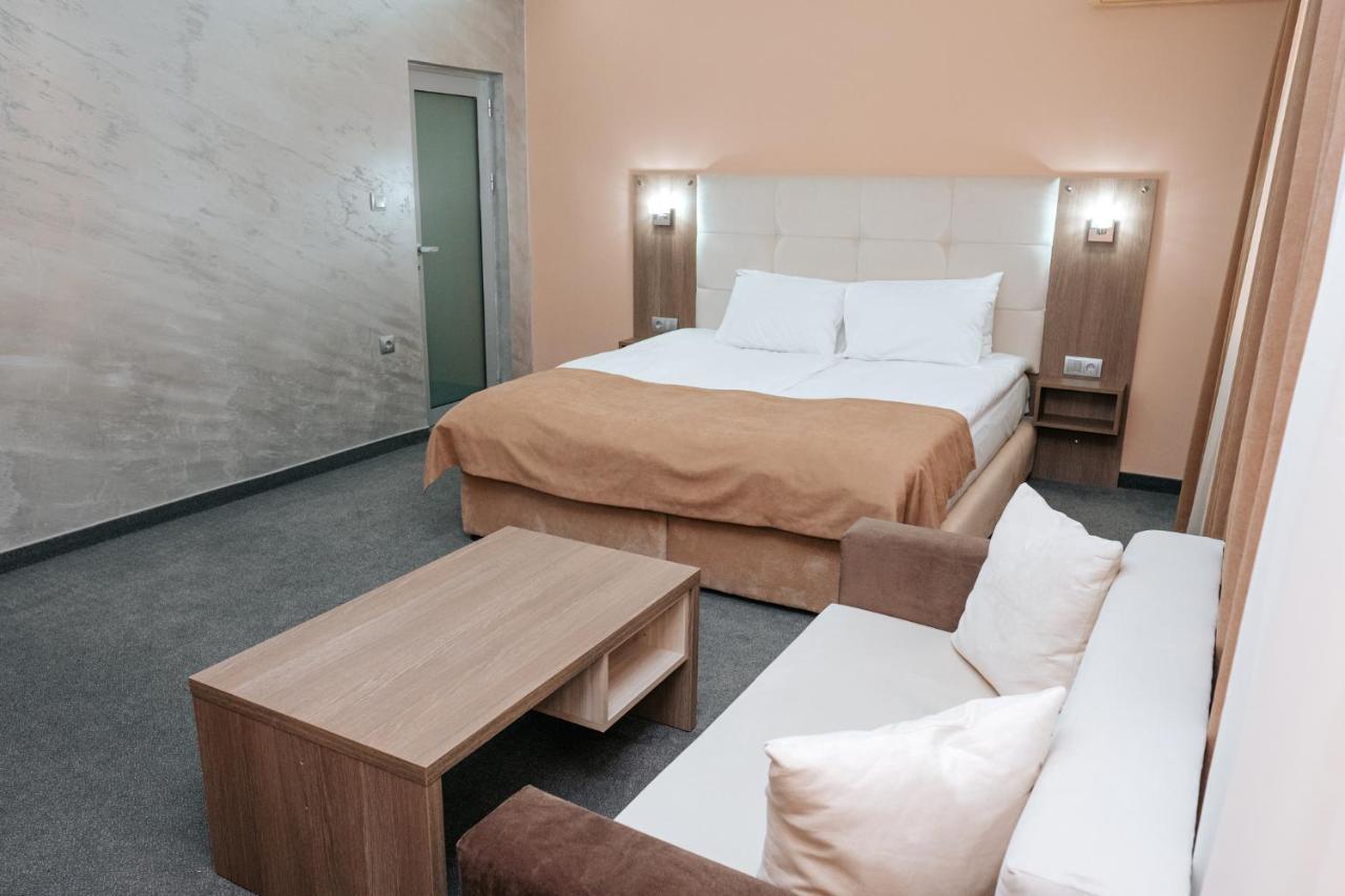 Hotel Tundzha - Renovated! Jamboł Zewnętrze zdjęcie