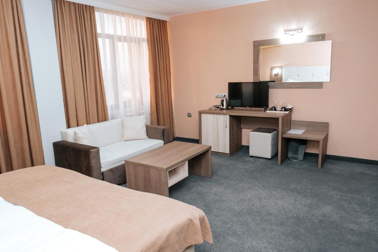 Hotel Tundzha - Renovated! Jamboł Zewnętrze zdjęcie