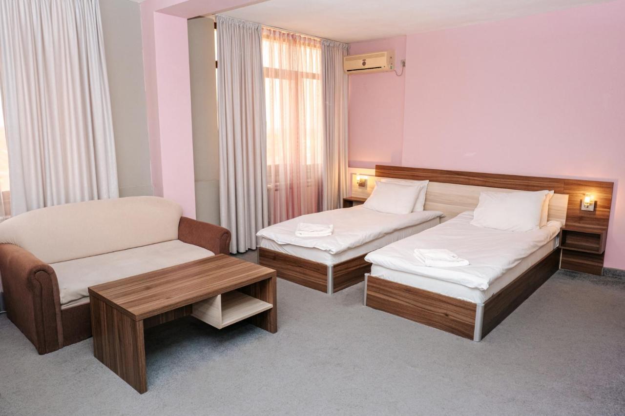 Hotel Tundzha - Renovated! Jamboł Zewnętrze zdjęcie