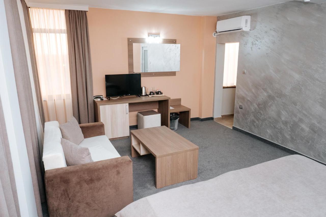 Hotel Tundzha - Renovated! Jamboł Zewnętrze zdjęcie