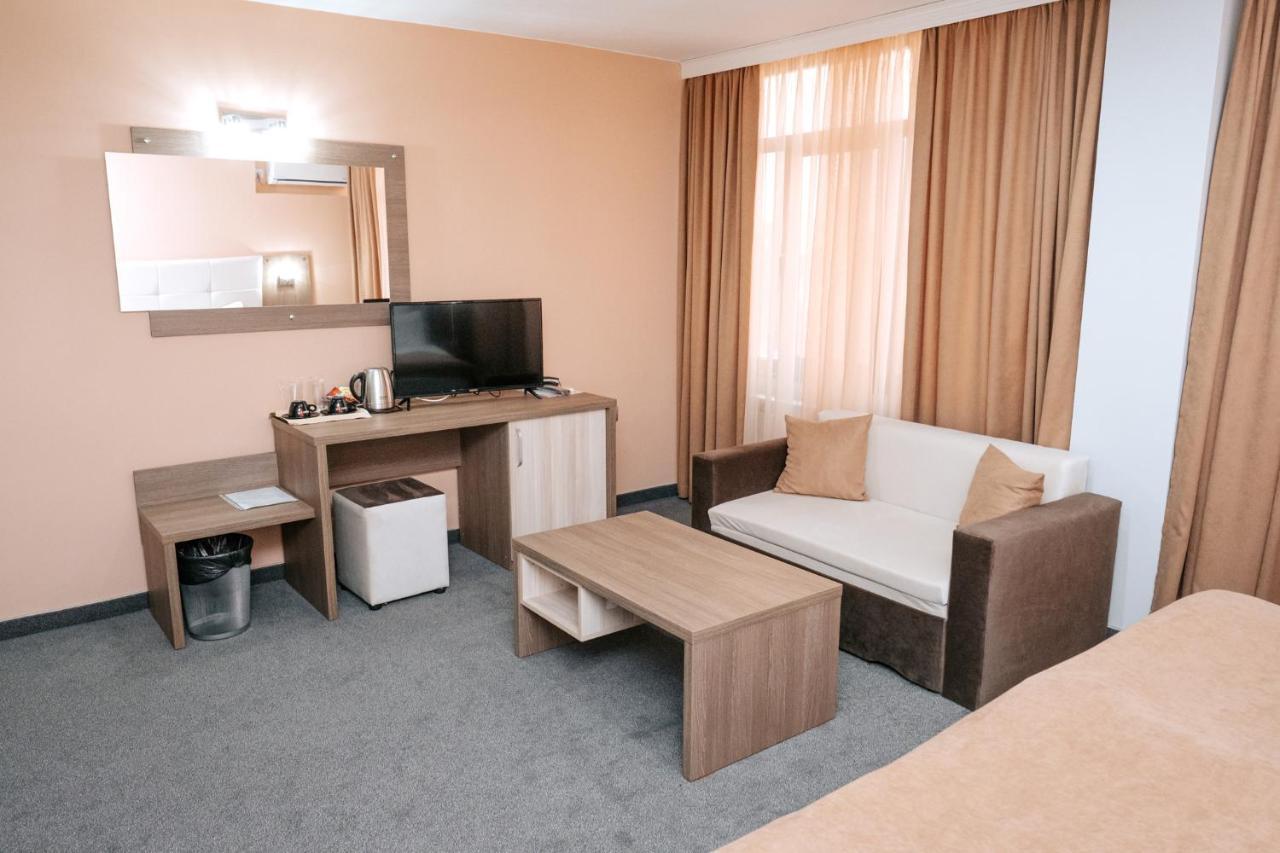 Hotel Tundzha - Renovated! Jamboł Zewnętrze zdjęcie