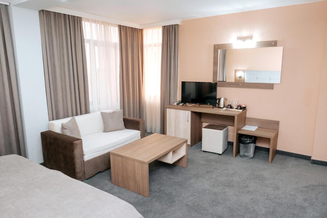 Hotel Tundzha - Renovated! Jamboł Zewnętrze zdjęcie
