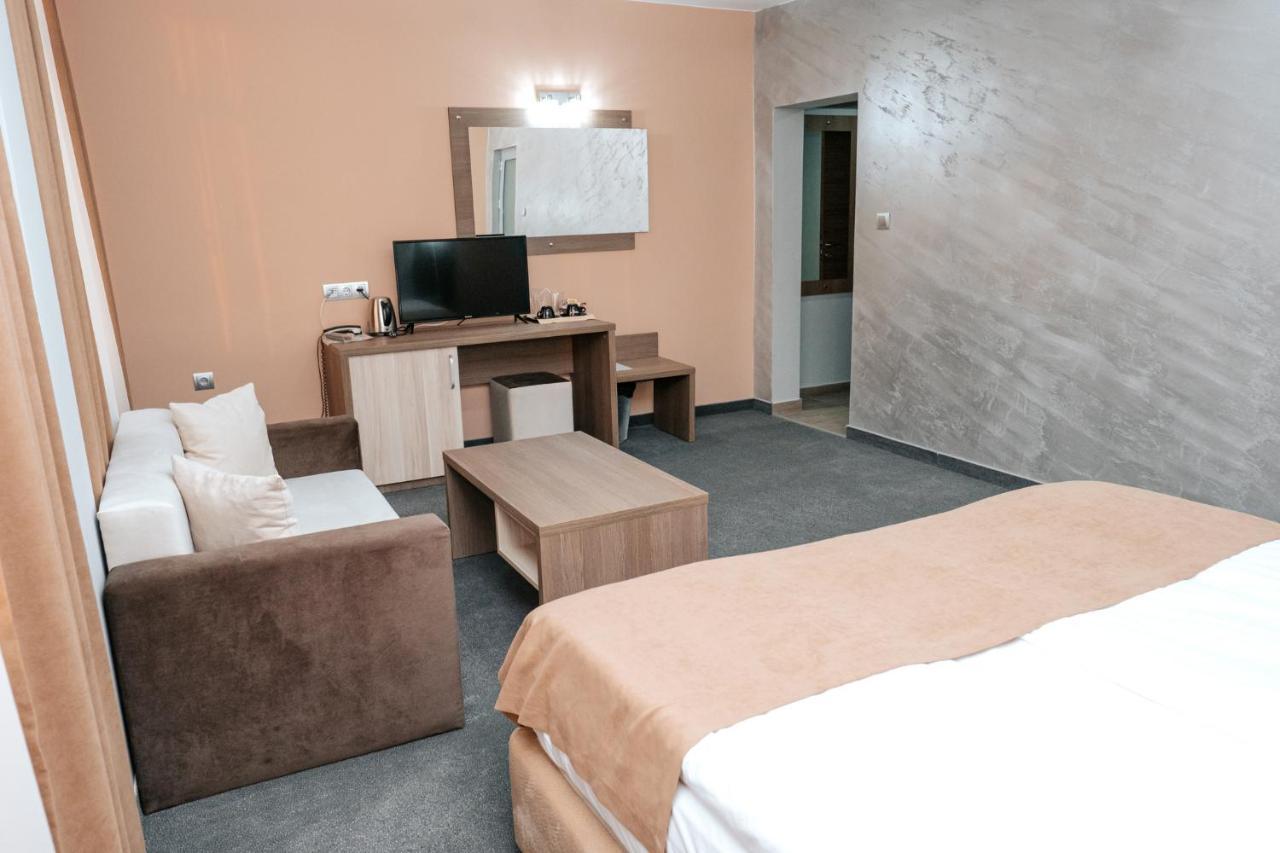 Hotel Tundzha - Renovated! Jamboł Zewnętrze zdjęcie